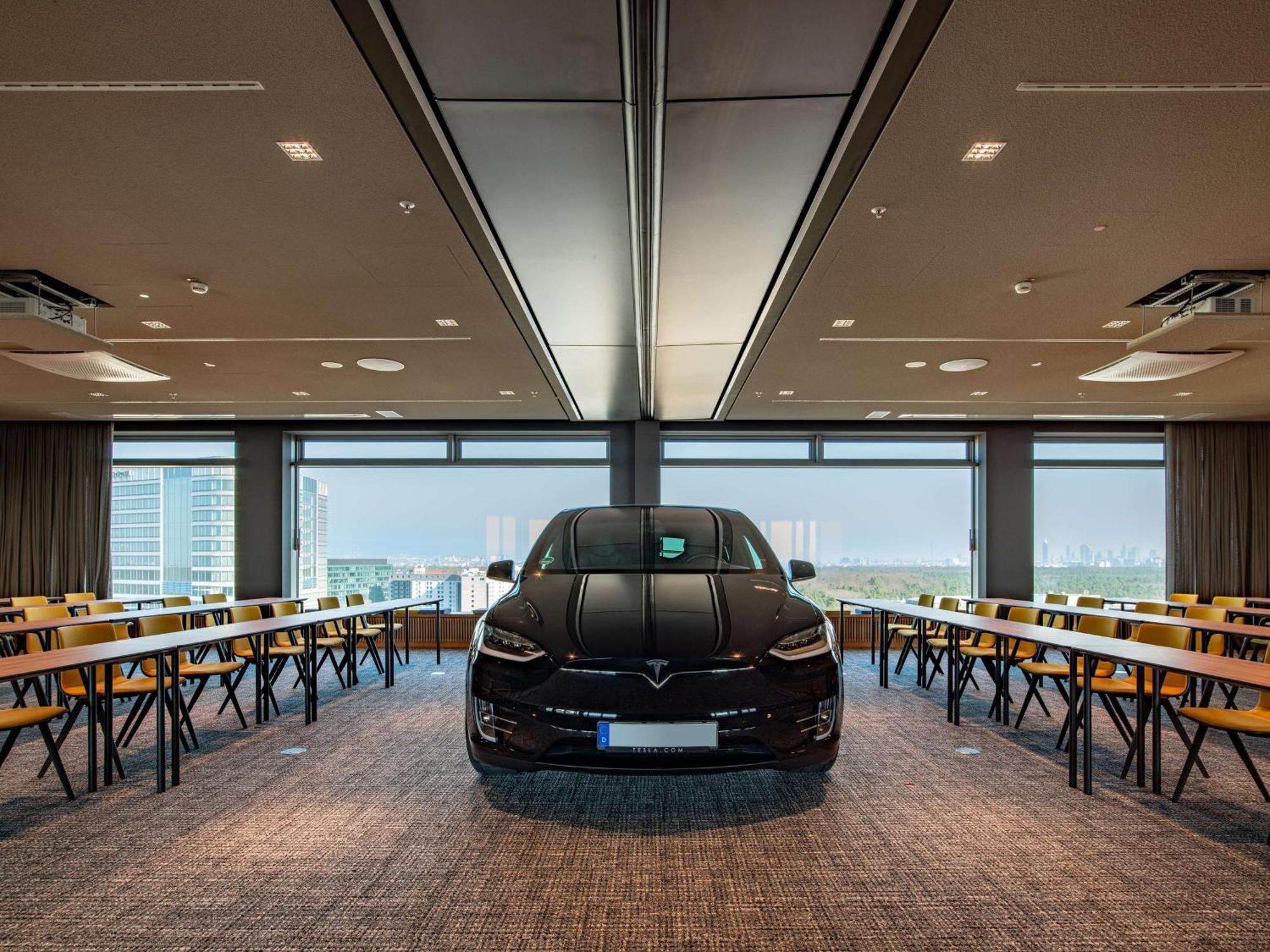B'mine Frankfurt Airport Hotel 4*