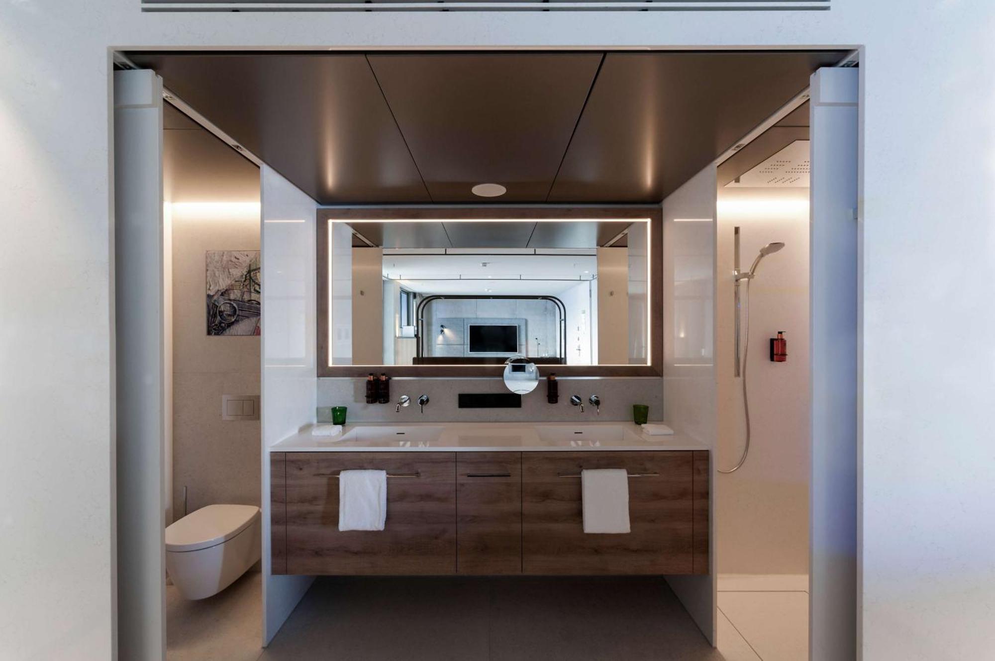 B'mine Frankfurt Airport 4*